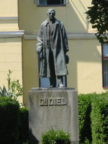 Statue Dr. Karl Diel in Hatzfeld